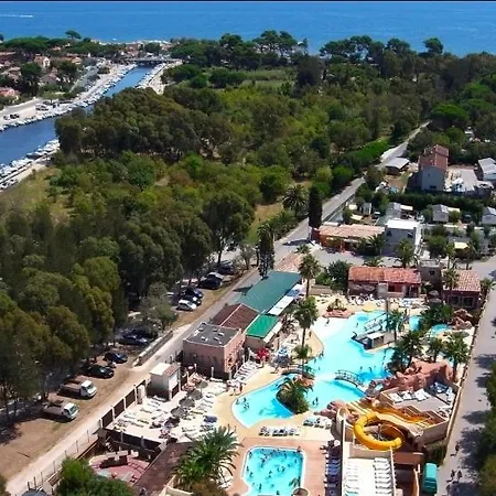 Mobile 4 Personnes 300 M De La Camping